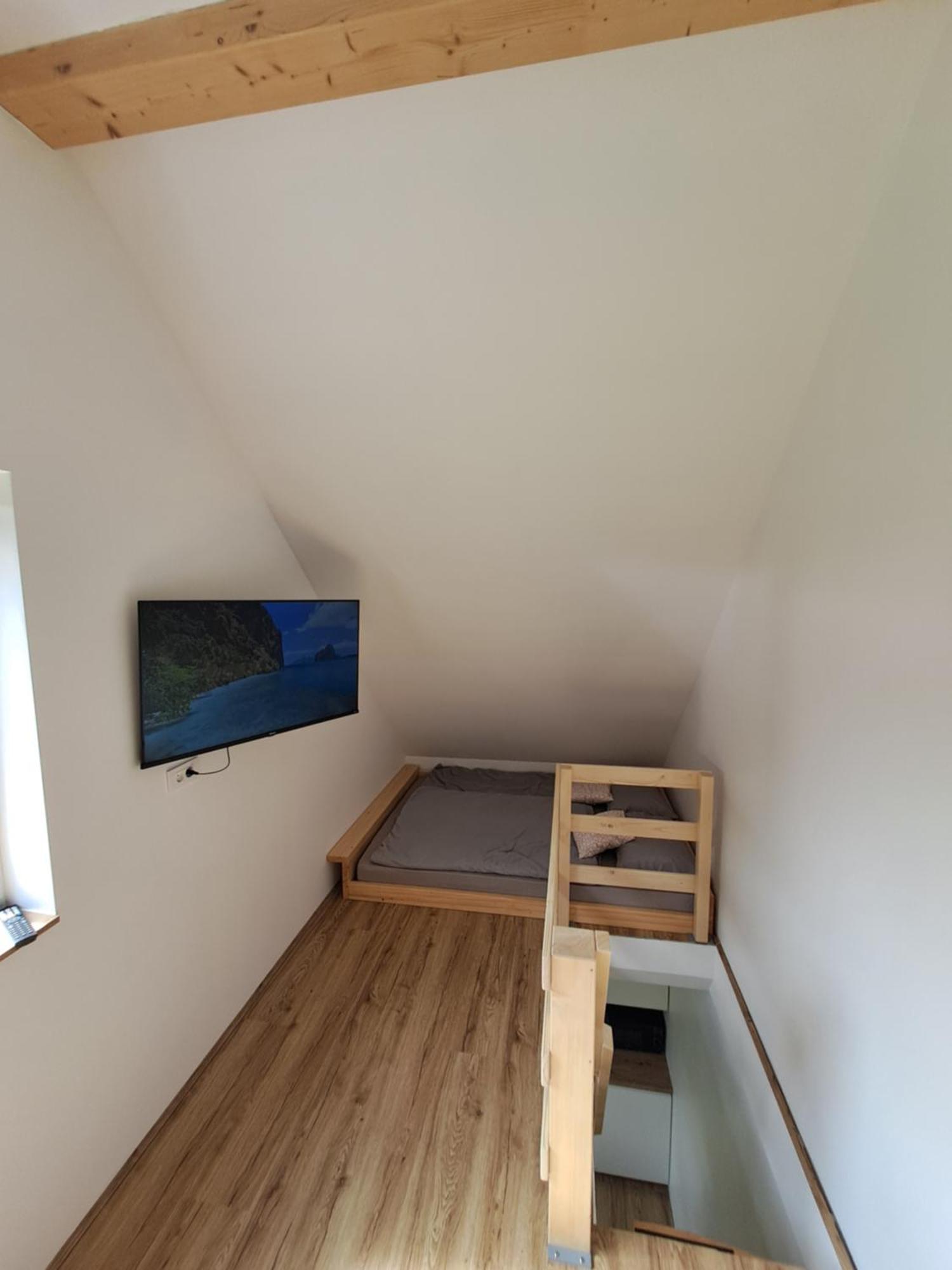 Bella Apartment Zirovnica Bagian luar foto